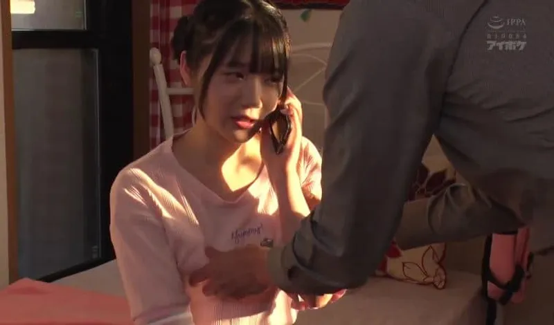 Bố dượng phát hiện cục vàng riêng của người vợ là diễn viên jav