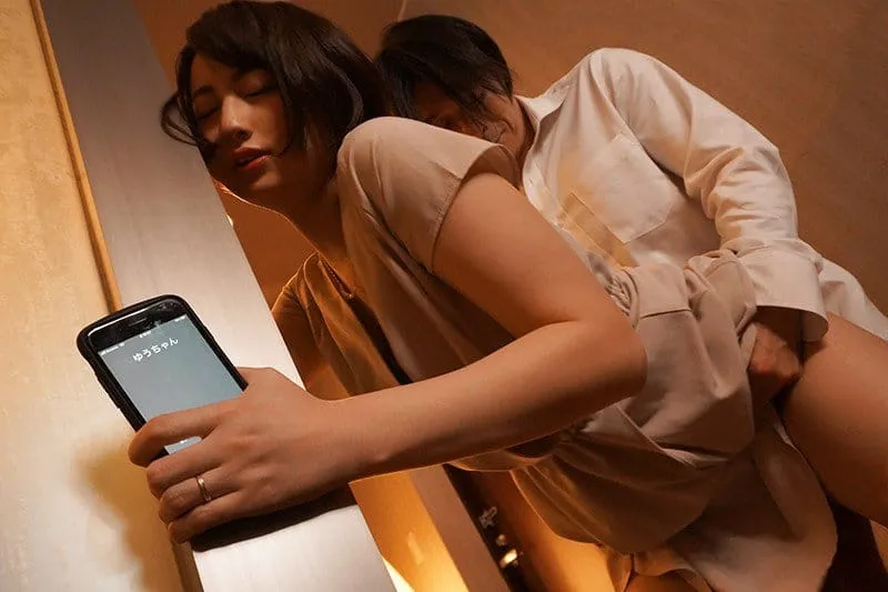 Người vợ đi họp lớp rồi làm tình với nyc mặc cho anh xã ở nhà chờ