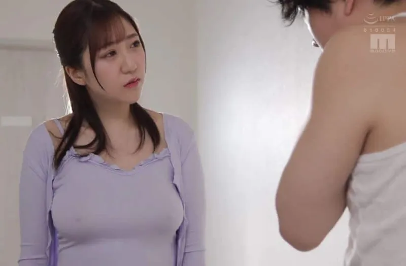 Cậu học trò làm liều với cô giáo vú đẹp không mặc áo ngực ở phòng y tế