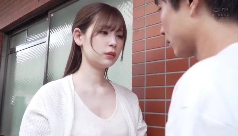 Chồng yêu tẻ nhạt, người vợ nhận ra cậu thanh niên nhà sát bên tốt hơn